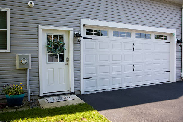 24/7 Emergency Garage Door Panel Replacement experts in Gifford, FL